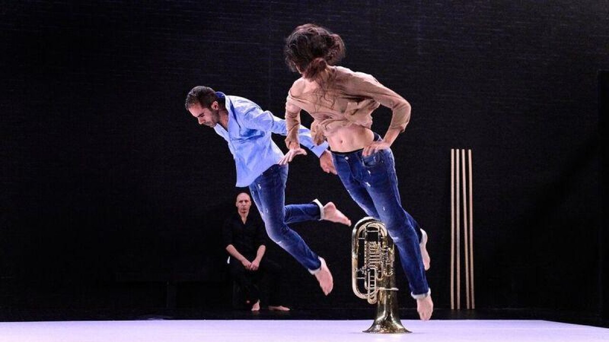 Daniel Abreu y Dácil González en una escena de ‘La desnudez’ que este sábado llega al LAVA.-E.M.