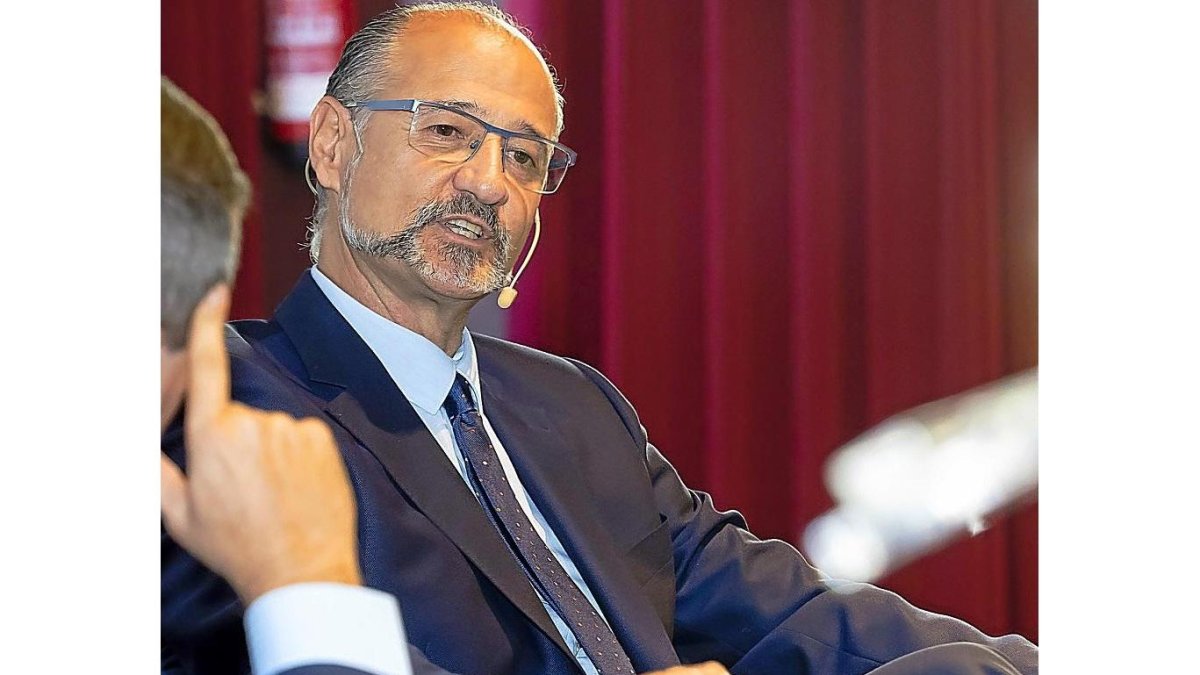 Pablo Lago y Luis Fuentes, en un momento del Club de Prensa de El Mundo de Castilla y León.-P. REQUEJO /PHOTOGENIC