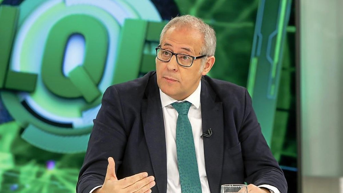 José Antonio Martínez Bermejo durante ‘La Quinta Esquina’, programa emitido en La 8 Valladolid.-J. M. LOSTAU