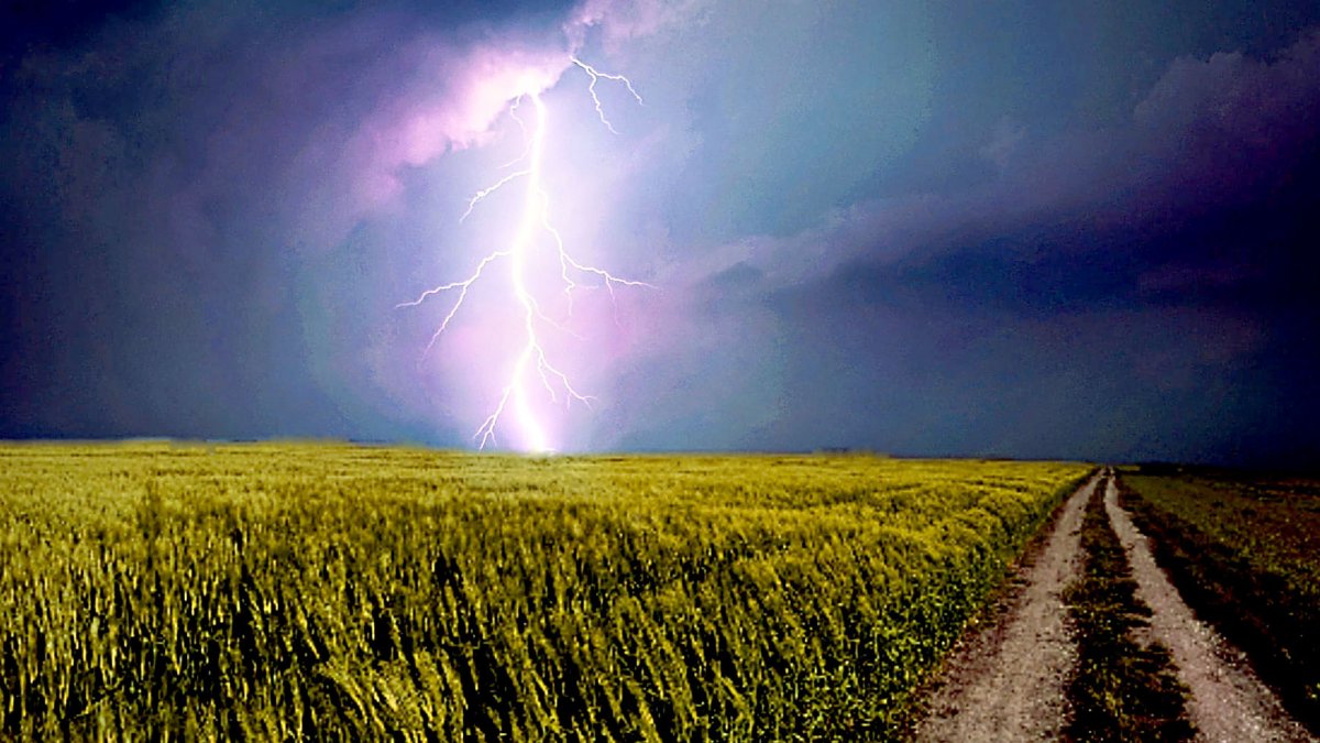 Tormenta sobre un campo de cultivo en una foto de archivo. PQS / CCO