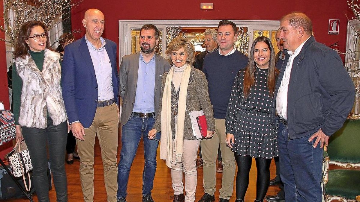 La ministra de Sanidad, María Luisa Carcedo, junto al secretario general del PSOE en Castilla y León, Luis Tudanca.-ICAL