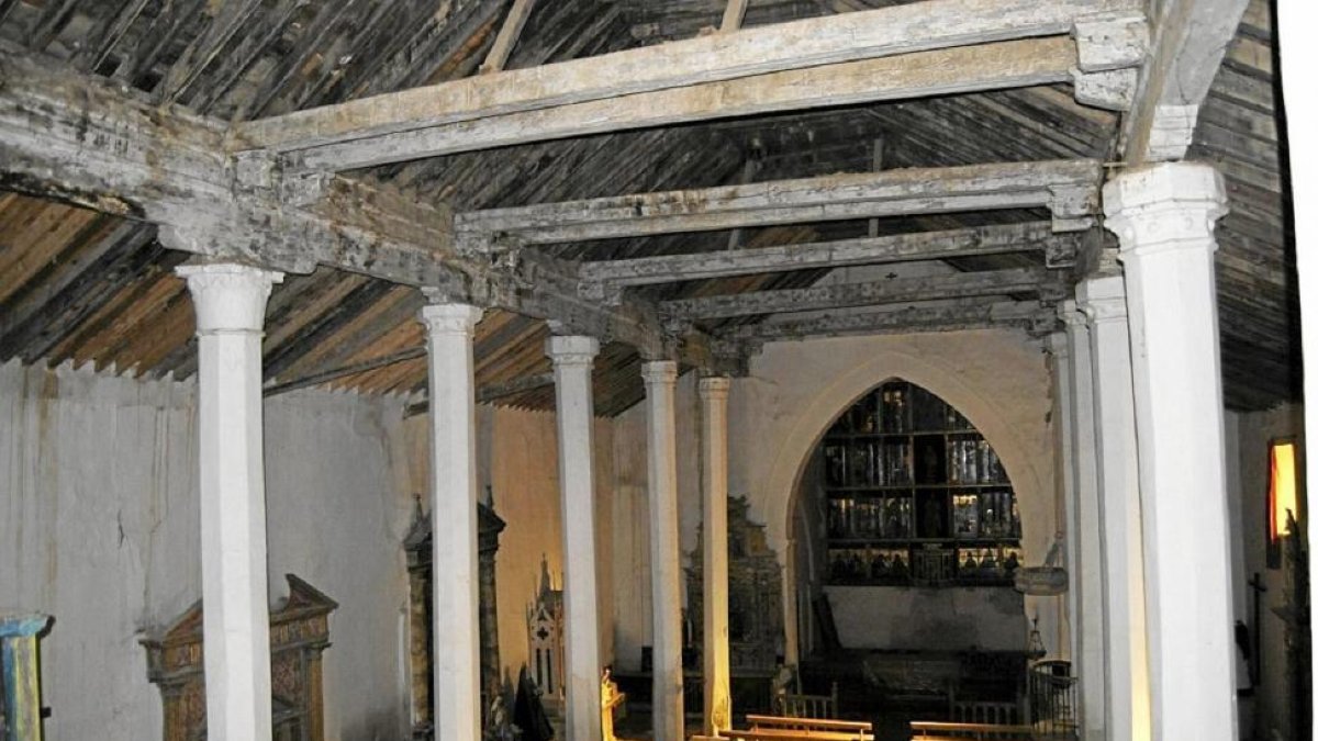 Interior de la iglesia de San Juan, en Villalón.-E.M.