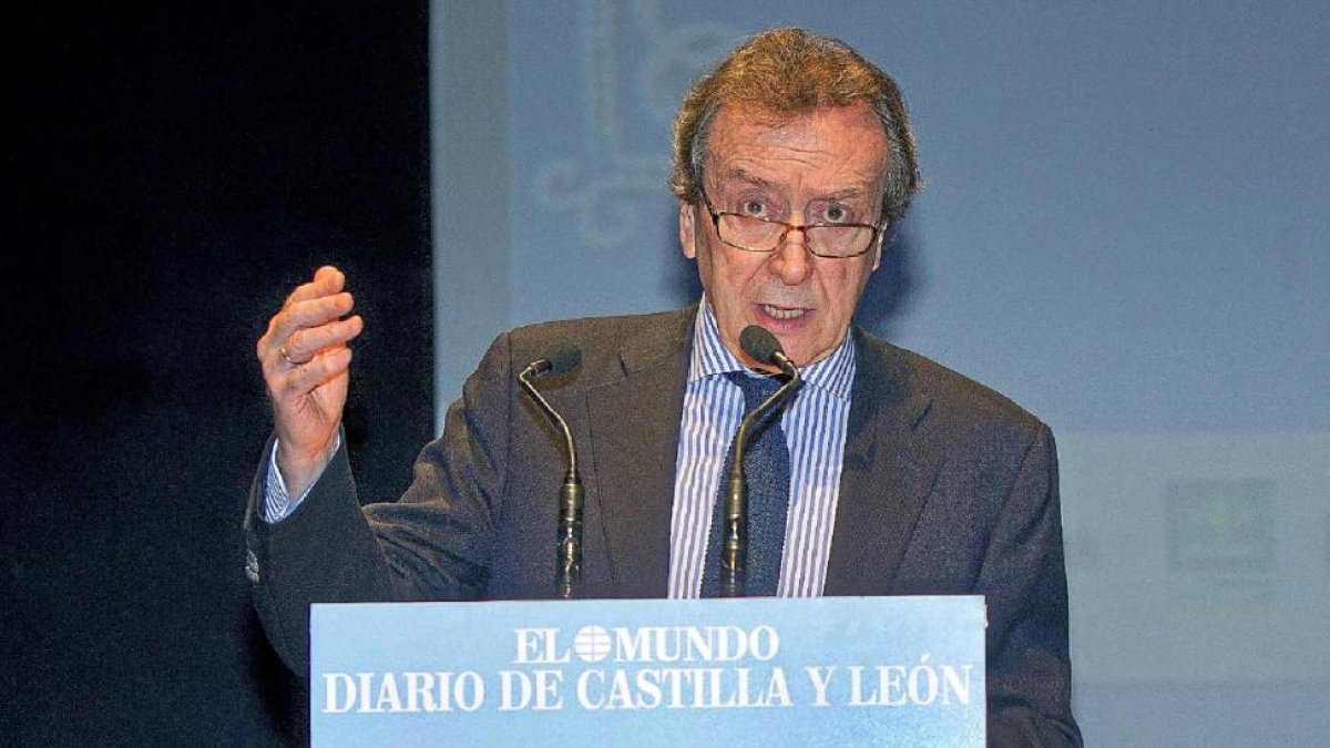 José Antonio De Santiago-Juárez, durante su intervención.-J.M. Lostau
