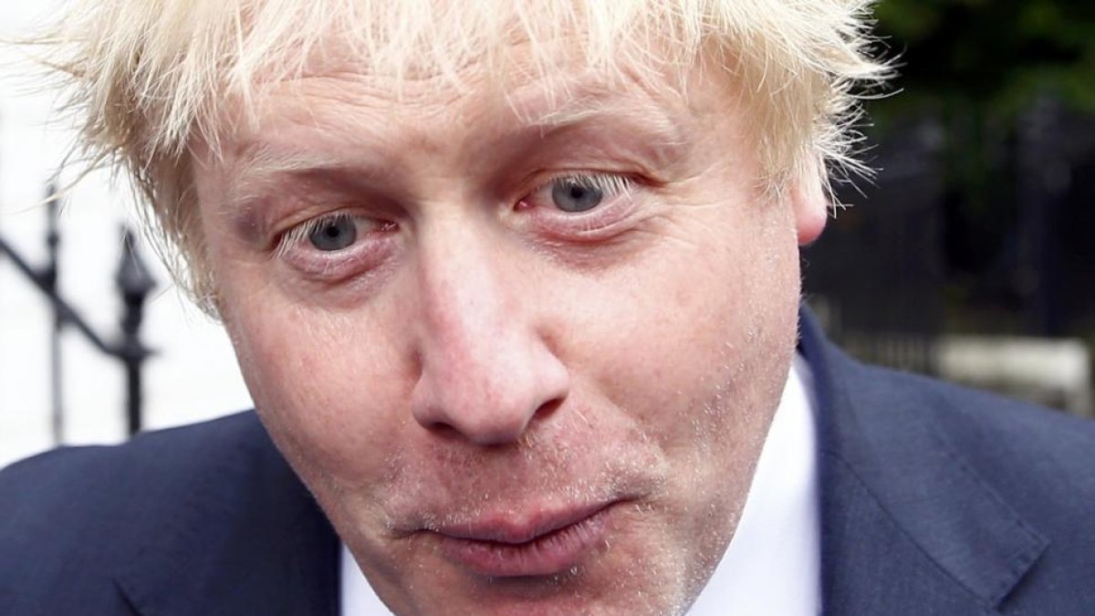 Boris Johnson, a la salida de su vivienda, esta mañana.-REUTERS