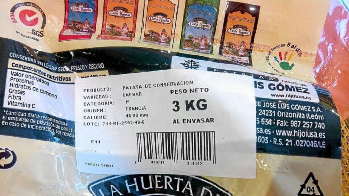 Una de las bolsas de patatas del supermercado Dia de Paseo Zorrilla-El Mundo