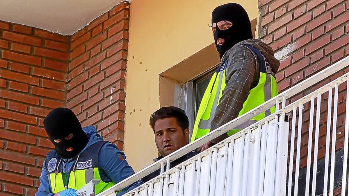 Detención de ‘Caín’ en mayo de 2014 en la calle Ruiseñor.-J.M.LOSTAU