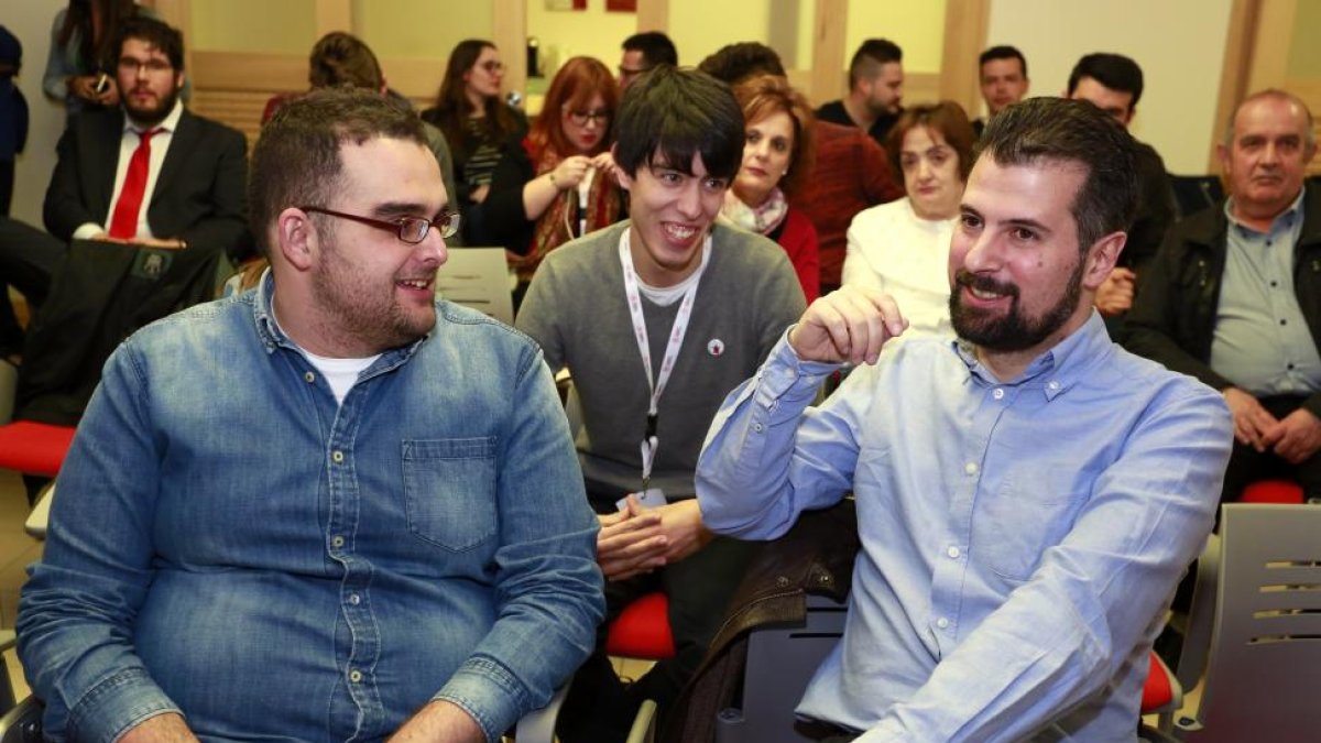 El secretario general de JSE León, José Manuel Rubio, ayer, junto a Tudanca.-ICAL