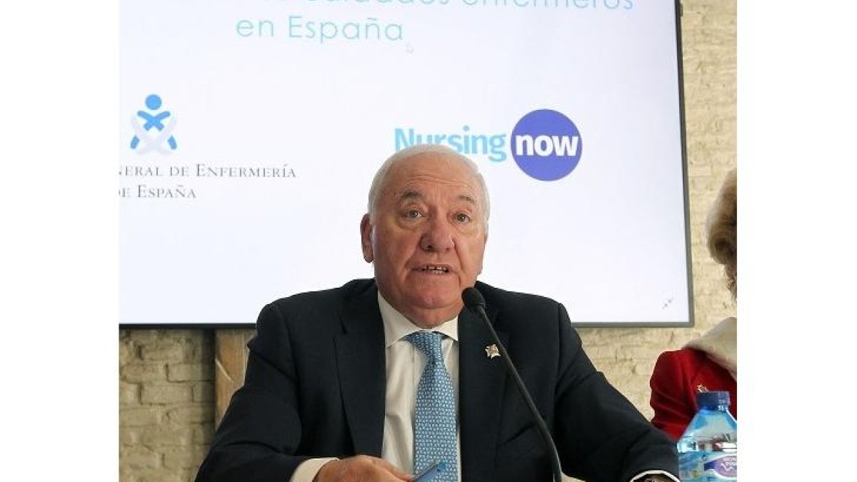 El presidente del Consejo General de Enfermería, Florentino Pérez Raya. / ICAL