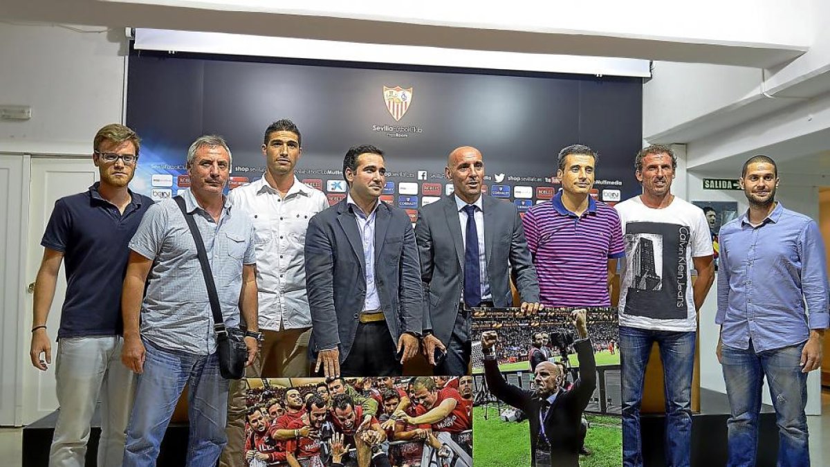 Miguel Ángel Gómez, a la derecha, junto a Monchi en un acto institucional del Sevilla.-ESTADIO DEPORTIVO