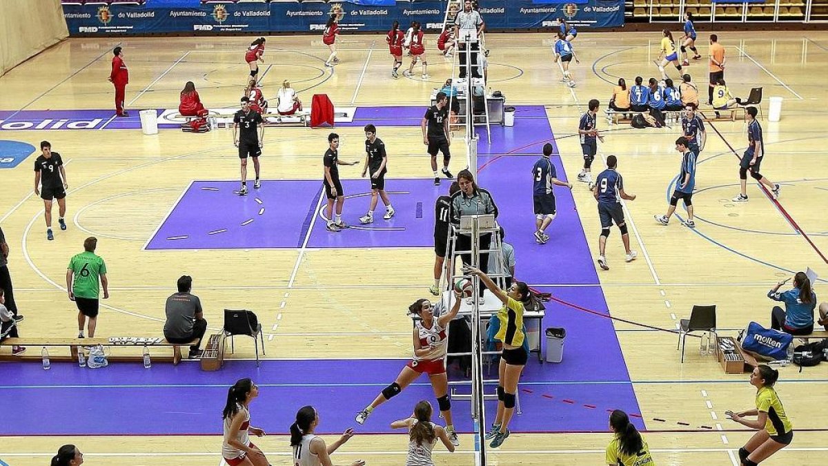 Una imagen de archivo del pabellón Pisuerga vestido para el voleibol.-J. M. LOSTAU