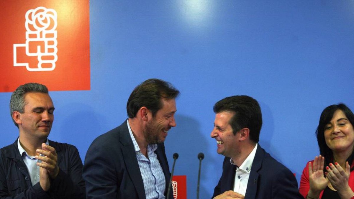 Óscar Puente junto a Luis Tudanca, comparecen ante los medios tras conocerse los resultados electorales-Ical