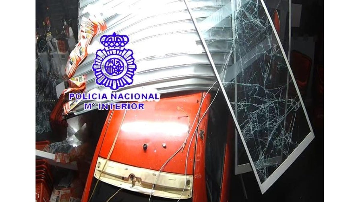 Fotografía del alunizaje cometido en un centro comercial de Zamora. -E. M.