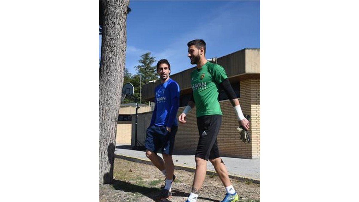 Ratón, junto a Eguaras, saliendo de un entrenamiento-ANGEL DE CASTRO