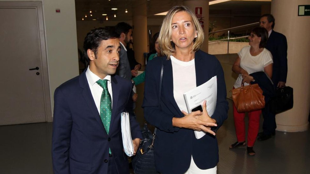 La consejera de Familia de Igualdad de Oportunidades, Alicia García, asiste a la Comisión para el análisis de la situación del Sistema de la Dependencia.-ICAL