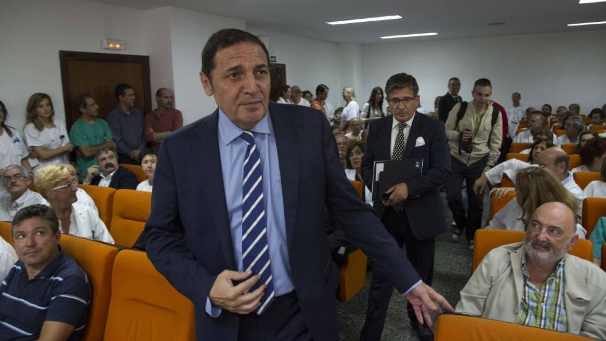 El consejero de Sanidad, Antonio Sáez Aguado-Ical