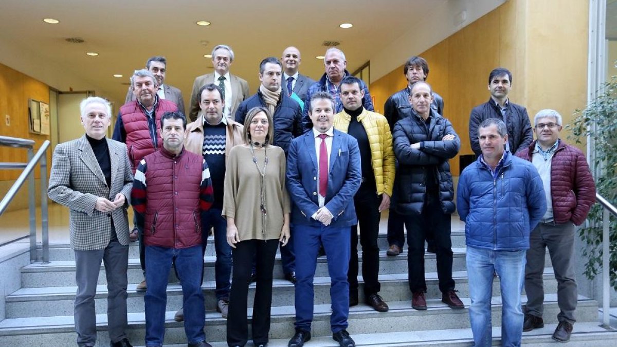 Marcos con representantes de las comunidades de regantes.-ICAL