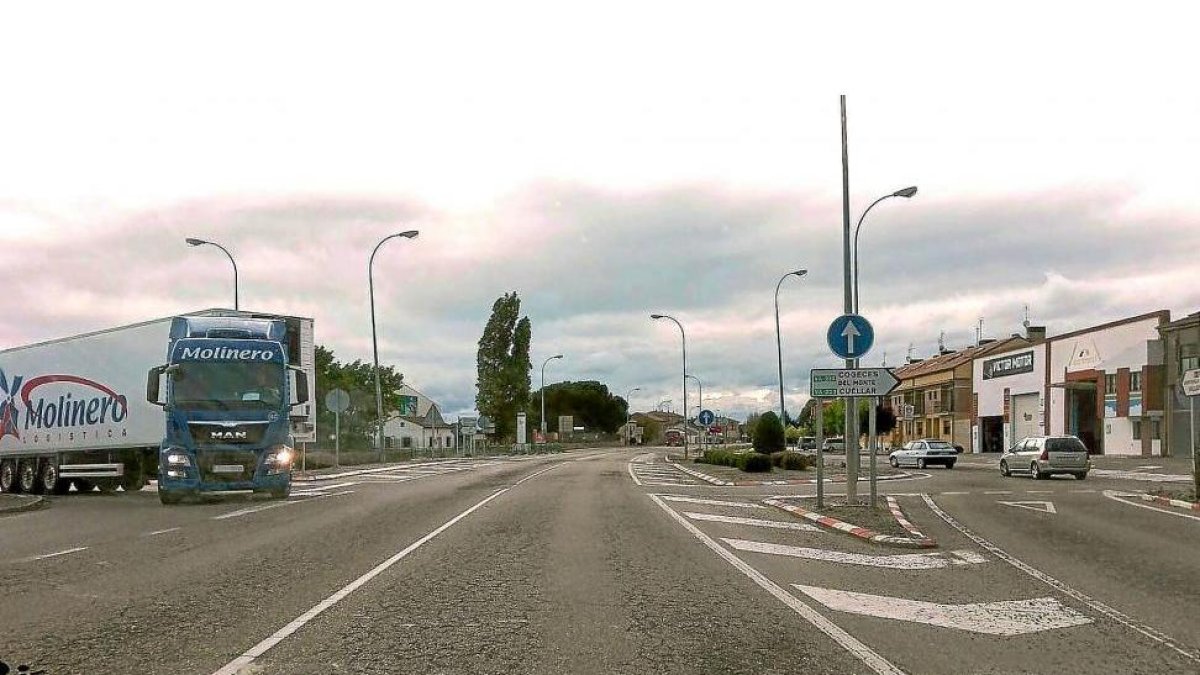 Nacional 122 a su paso por Peñafiel, una travesía cuyo mantenimiento será objeto de debate en el Pleno-EL MUNDO