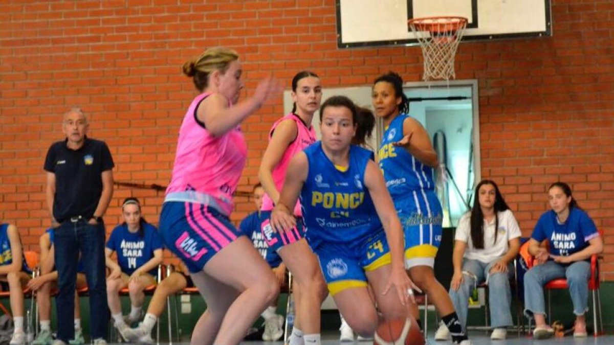 Un instante del partido de Ponce. / E. M.