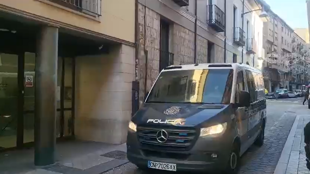 Llegada a los juzgados de Valladolid del detenido. E.M.