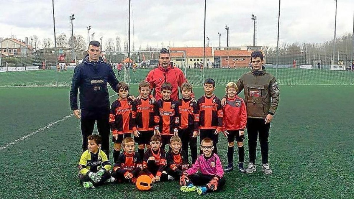 Jugadores y técnicos delArroyoPisuerga.-ELMUNDO