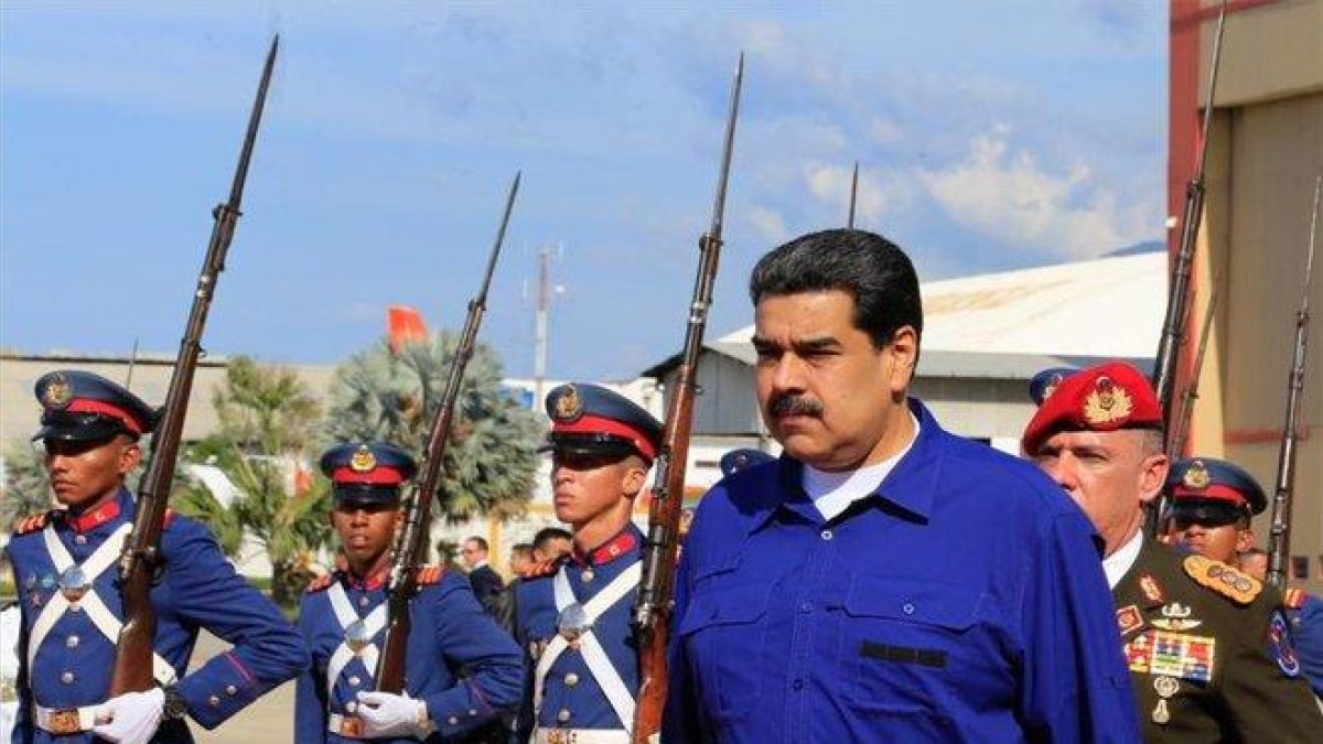 Nicolás Maduro en el aeropuerto de Caracas tras su regreso de Rusia.-AFP