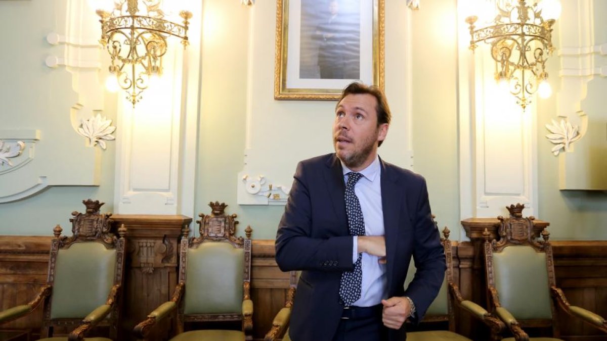 El alcalde de Valladolid, Óscar Puente, durante el Pleno extraordinario del Ayuntamiento de Valladolid con el debate sonbre el estado de la ciudad-ICAL