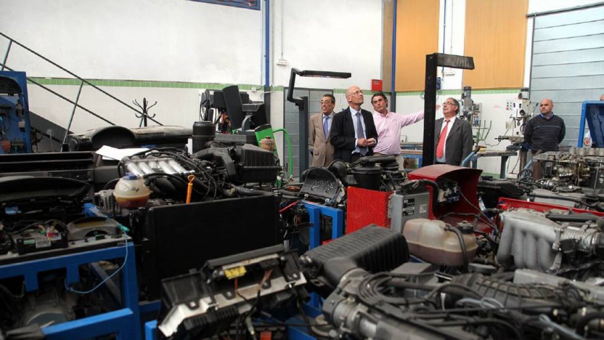 El director general de Política Educativa Escolar, Fernando Sánchez-Pascuala, visita el Centro Integrado de Formación Profesional ‘Río Tormes’-Ical