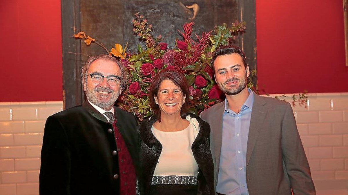 Didier (i) y Jean  Belondrade junto a Marta Baquerizo en la presentación de La Colección.-L.P.