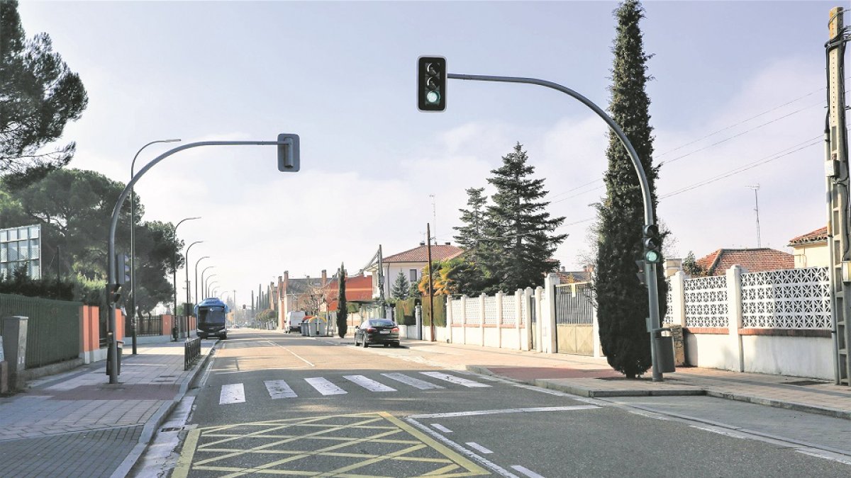 Lugar en el que se produjo la colisión frontal a la altura del número 23 del Camino Viejo de Simancas.- J.M. LOSTAU