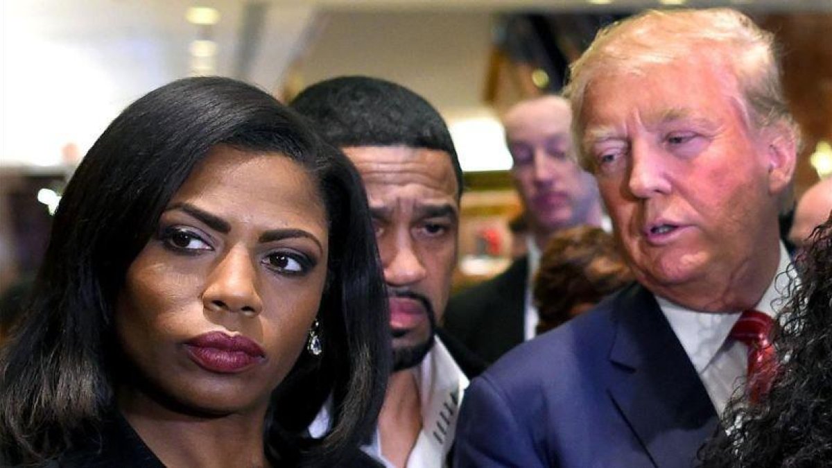 Donald Trump y Omarosa Manigault.-TIMOTHY A CLARY