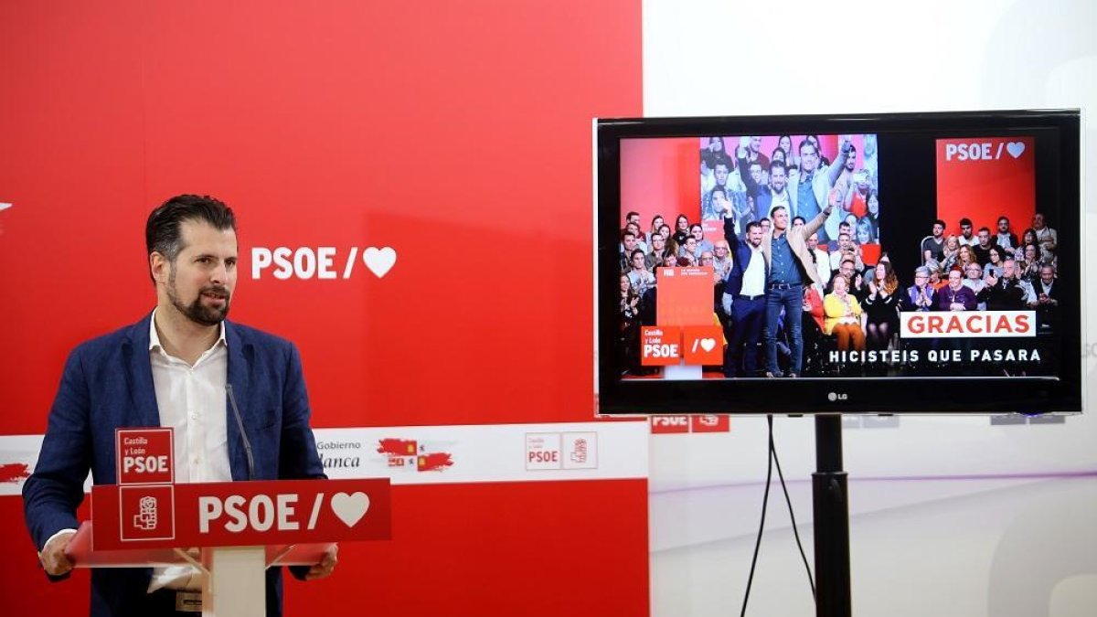 El secretario general del PSOE de Castilla y León y candidato a la Presidencia de la Junta, Luis Tudanca, comparece ante la prensa para analizar los resultados de las elecciones generales en Castilla y León-ICAL