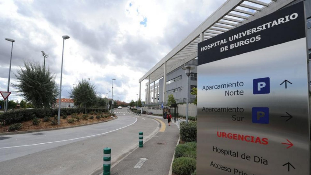 Imagen de un acceso al HospitalUniversitario de Burgos.-RAÚL G. OCHOA