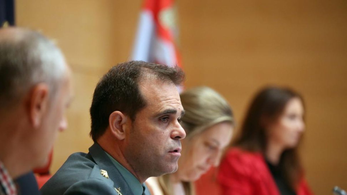 El jefe de Operaciones de la Comandancia de la Guardia Civil de Valladolid, Javier Peña de Haro, comparece en la Comisión de las Cortes de Castilla y León para evaluar el cumplimiento de la Ley Contra la Violencia de Género.-ICAL