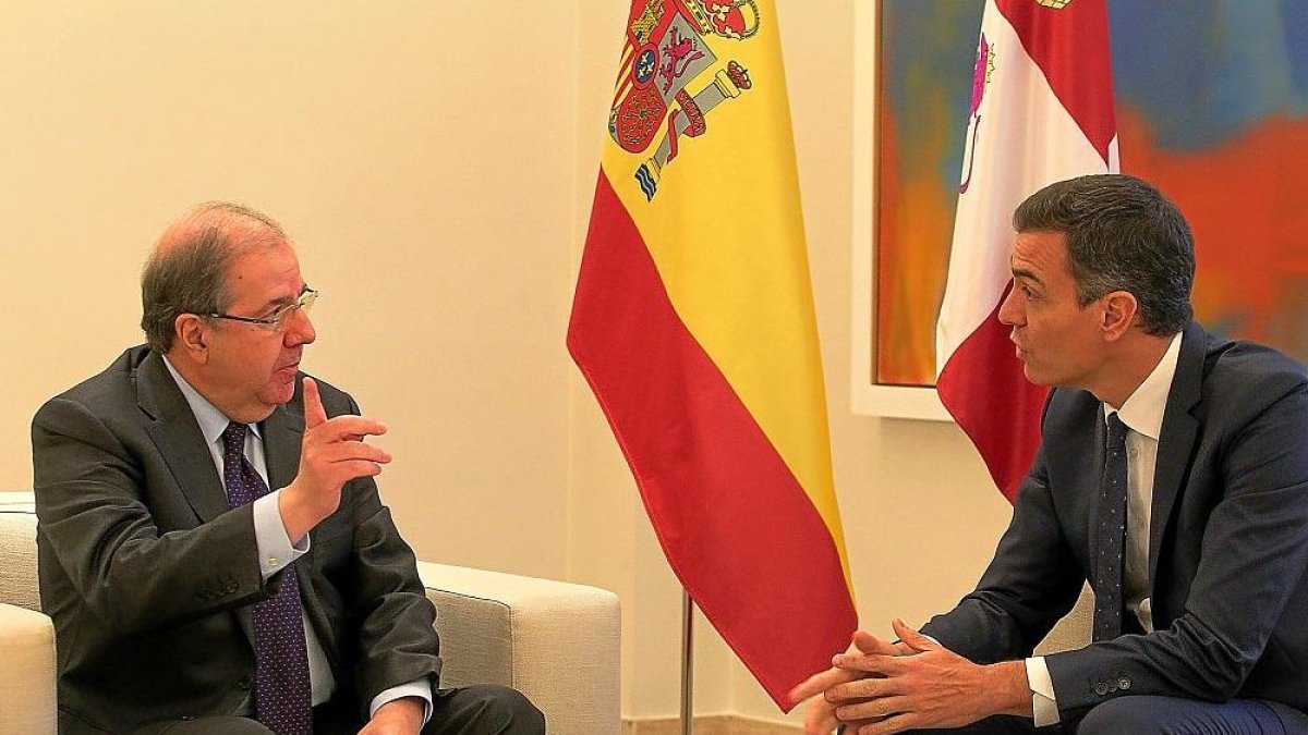Herrera y Sánchez, en un momento de su encuentro de más hora y media en La Moncloa.-ICAL