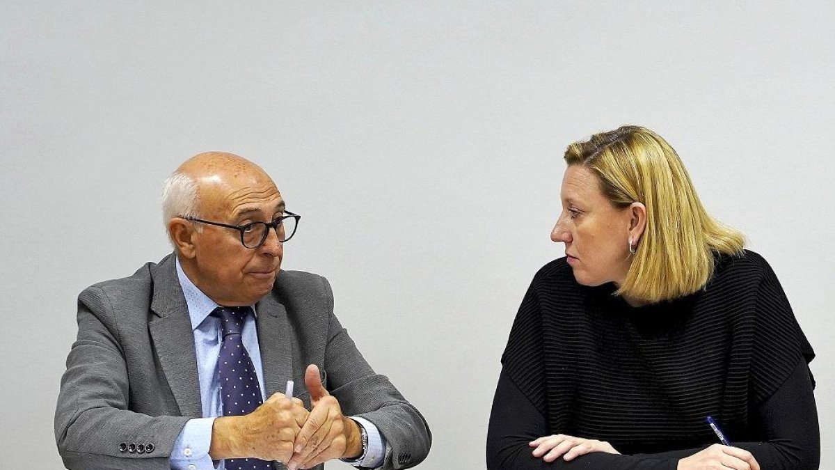 Juan Pérez e Isabel Blanco durante la presentación del borrador del Decreto de Concertación Social.-ICAL