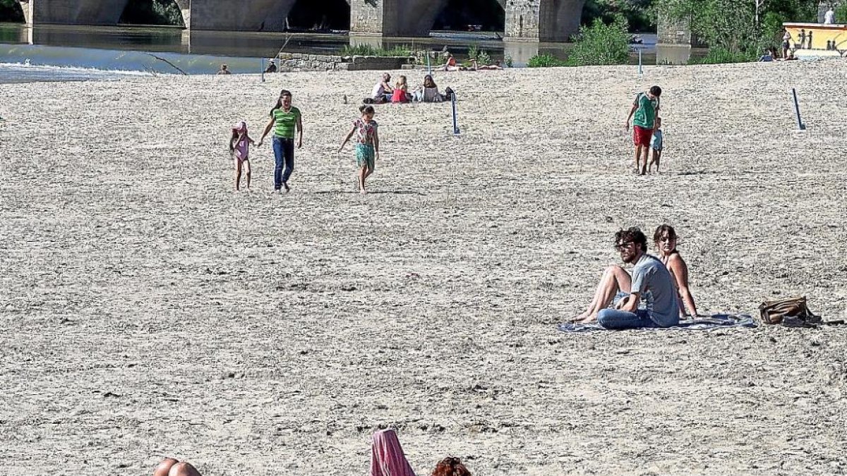 Estado de la playa de las Moreras ayer por la tarde.-PABLO REQUEJO