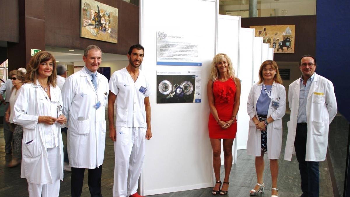 El Consejo General de Enfermería en la inauguración de la exposición.-E.M.