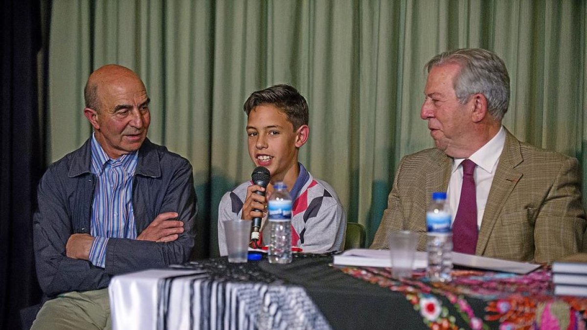 El joven Juan Sagarra, entre Luguillano y Asís Gamazo.-EL MUNDO