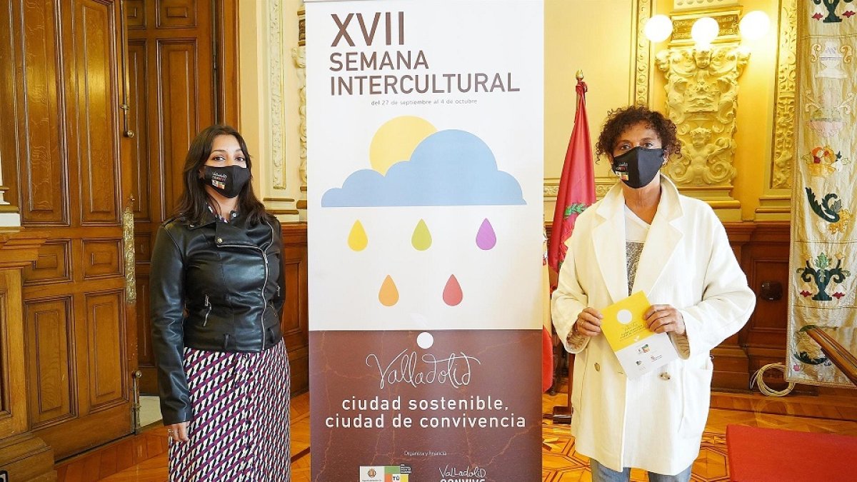 María del Carmen Jiménez (izquierda) y Rafaela Romero (derecha) presentan la XVII Semana Intercultural. - AYUNTAMIENTO DE VALLADOLID