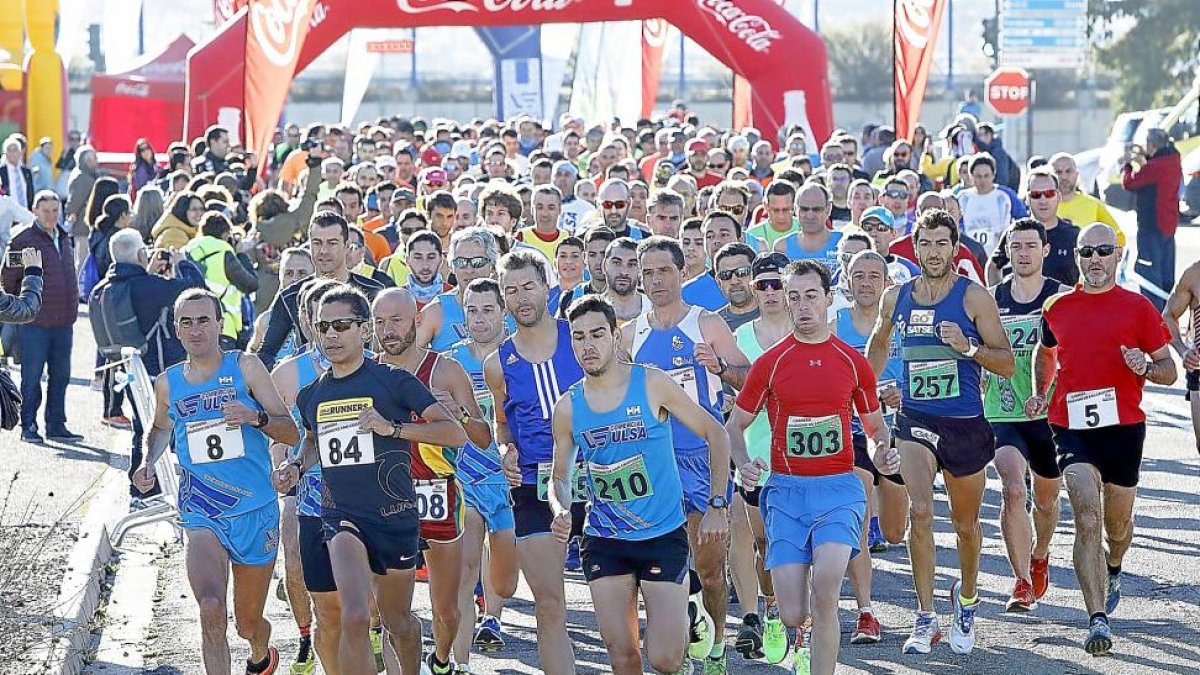 Momento de la salida de la carrera en el Polígono San Cristobal.-J. M. LOSTAU