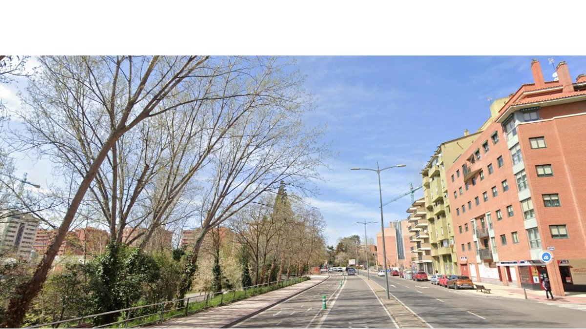 Carril bici en la Avenida Gijón en Valladolid.- GOOGLE