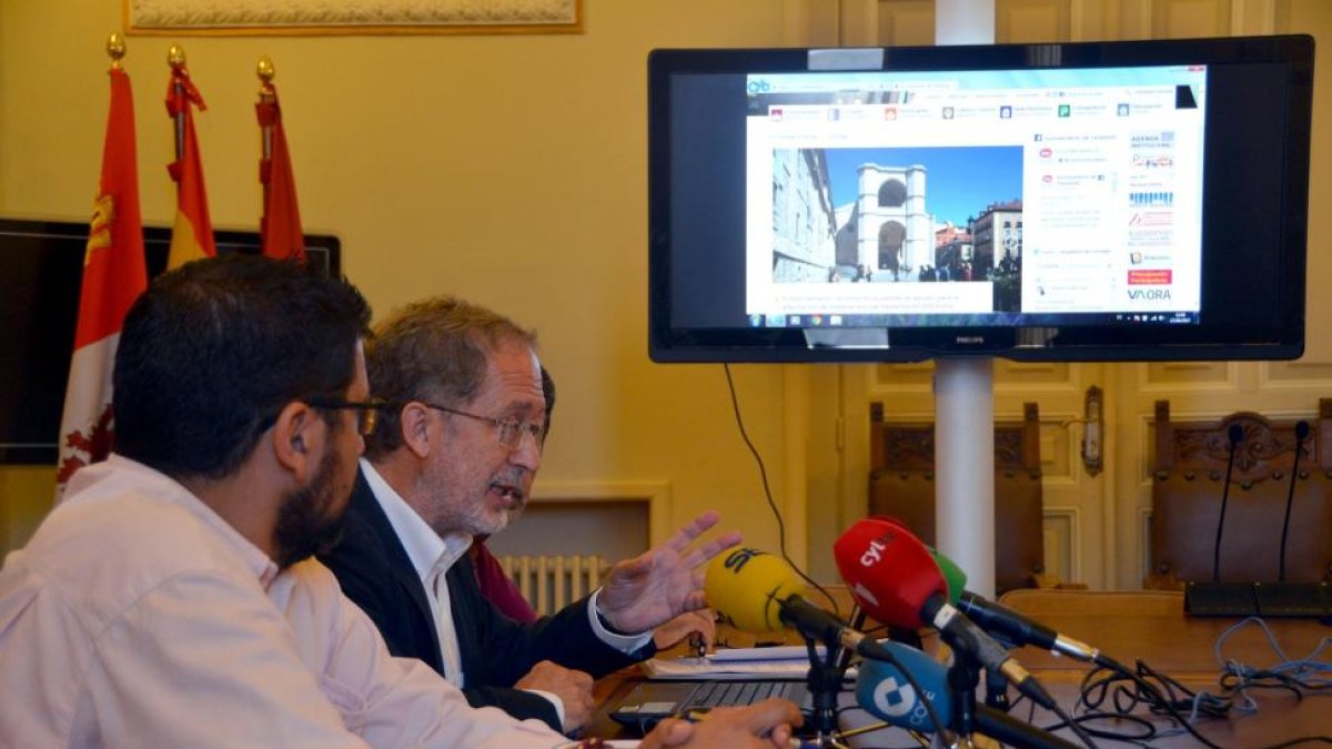 Saravia explica el acceso web del PGOU.-ICAL