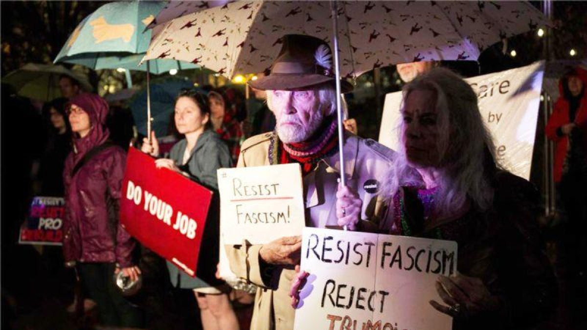 Protesta contra el presidente de EEUU, Donald Trump, en el exterior de la Casa Blanca.-AFP / ZACH GIBSON