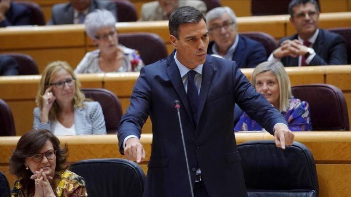 El presidente del Gobierno, Pedro Sánchez, este martes en el Senado.-JOSE LUIS ROCA
