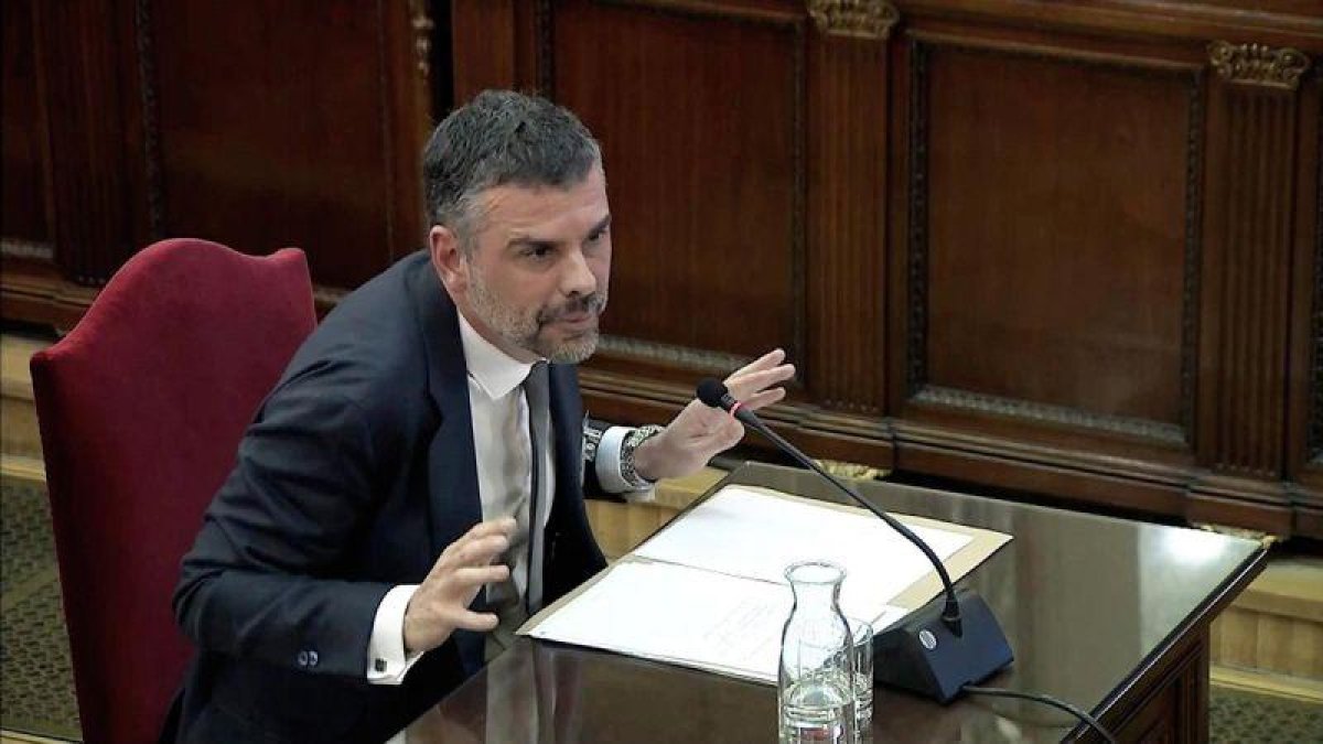 Santi Vila cree que el referéndum lo financiaron mecenas catalanistas.-TRIBUNAL SUPREMO