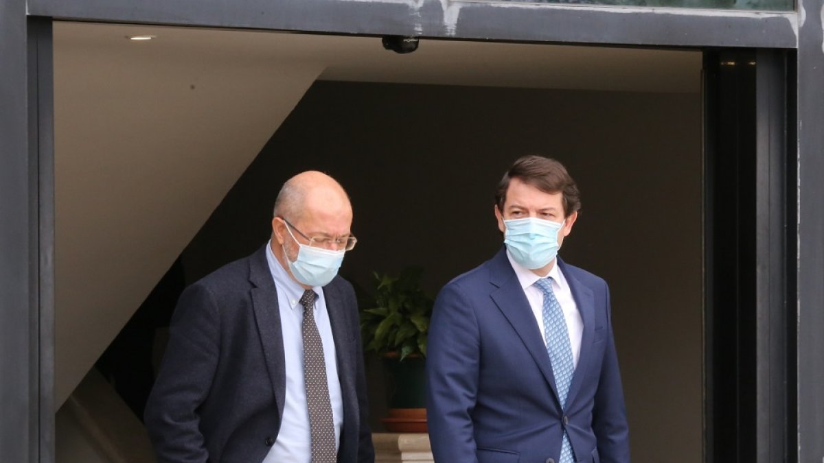 El vicepresidente Igea y el presidente Mañueco tras la comparecencia de esta mañana. - ICAL