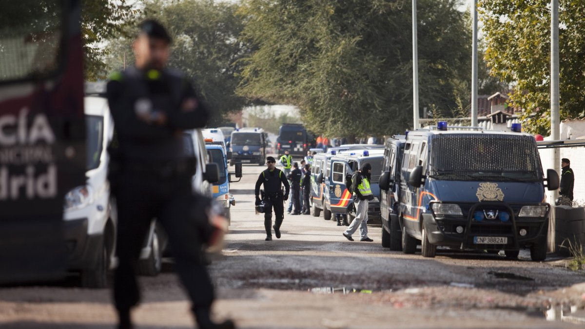 Operativo de la Policía Municipal de Madrid y de la Nacional en la Cañada Real. R. CÁRDENAS