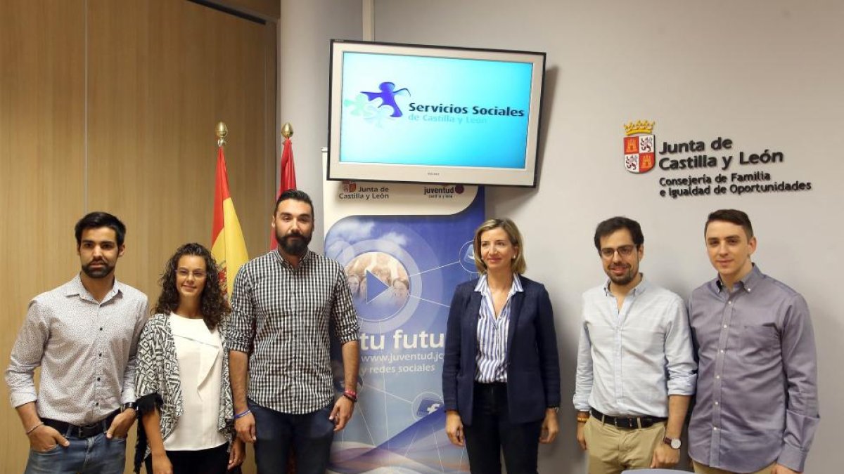 La consejera de Familia e Igualdad de Oportunidades, Alicia García, mantiene una reunión con la Comisión Permanente del Consejo de la Juventud de Castilla y León.-ICAL