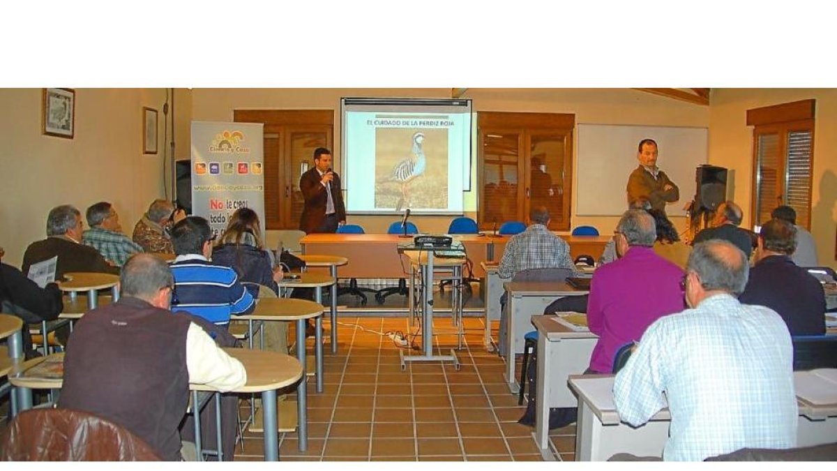 Asistentes a las I Jornadas Ciencia y Caza celebradas en Valladolid.-L.FUENTE
