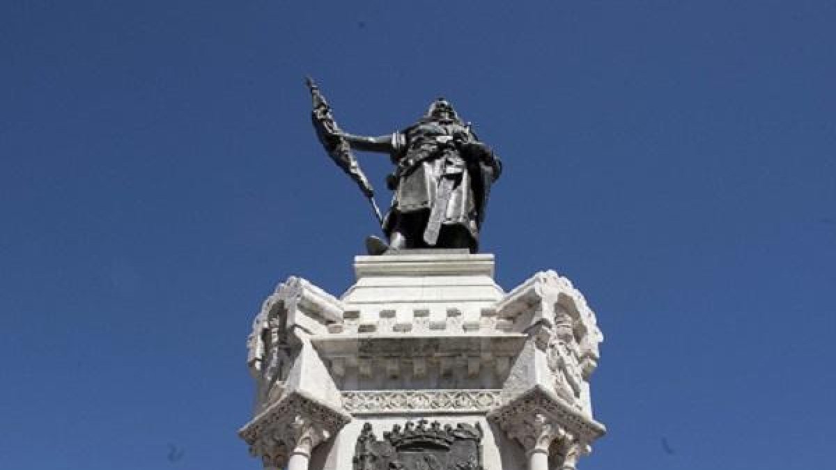 Estatua del Conde Ansúrez en la Plaza Mayor de Valladolid-ICAL